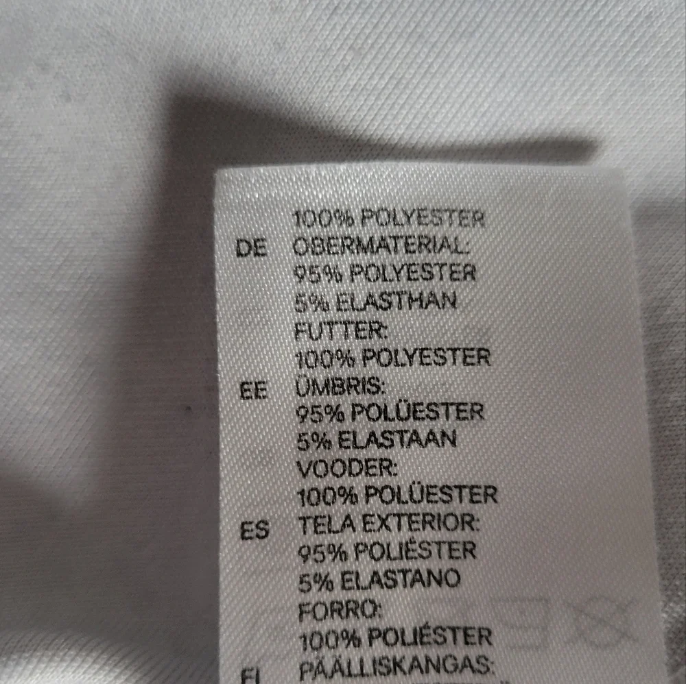 H & M sleeveless peplum top - Picture 3 of 4